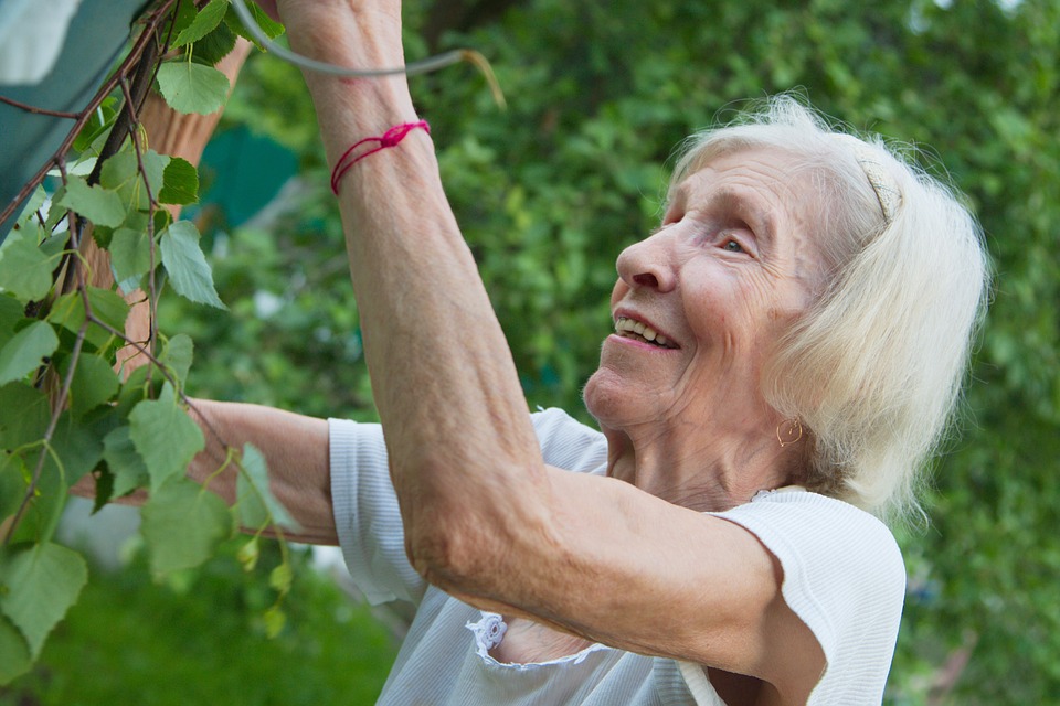 smiling-old-lady-in-nature