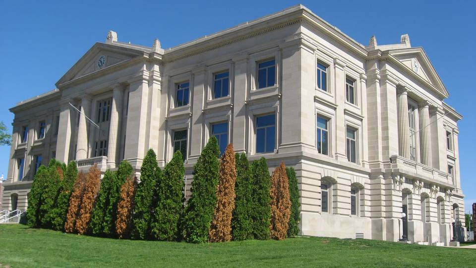 Hendricks County Courthouse on Courthouse Square in Danville, Indiana, a neoclassical limestone building with a columned portico and central dome, built in 1913.
Dimensions: 960 × 540 (after compression)
